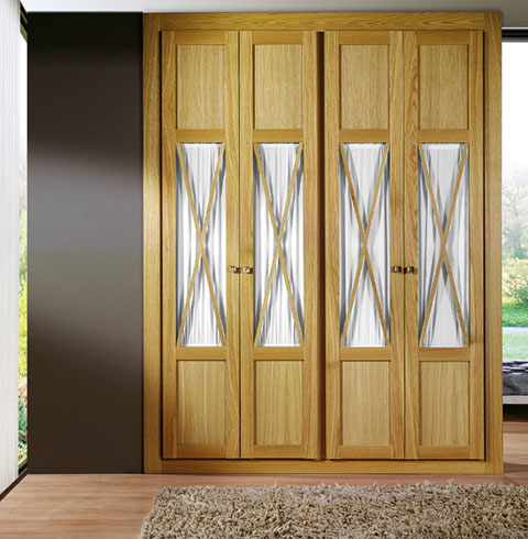 Armario marron con ventana